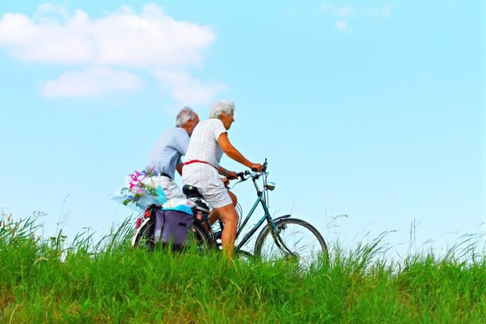 seneliai vaziuoja dviraciu