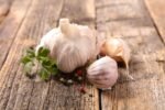 Kodėl senoliai dėdavo česnaką po pagalve? Priežastis nustebins